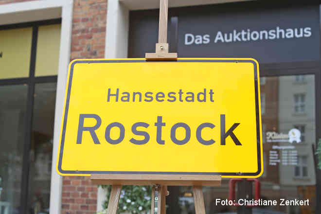 Rostock: Versteigerung alter Ortseingangsschilder