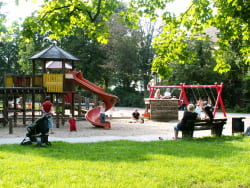 Rostock: Neuer Kinderspielplatz im Schwanenteichpark in Reutershagen