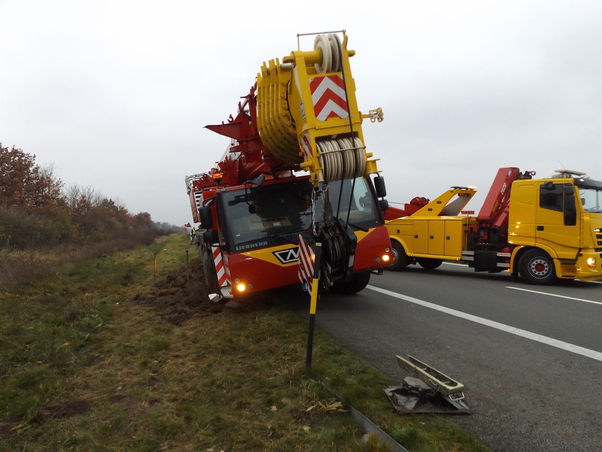 Kran sorgt für Sperrung auf A20