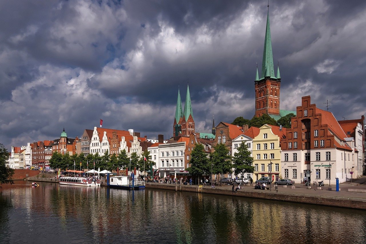 Sturm lässt Wasserstände in Lübeck und Travemünde steigen