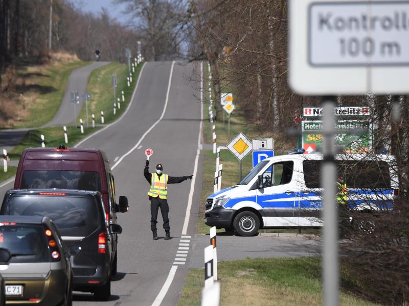 Kein Tourismus erlaubt: Hunderte Fahrzeuge zurückgewiesen