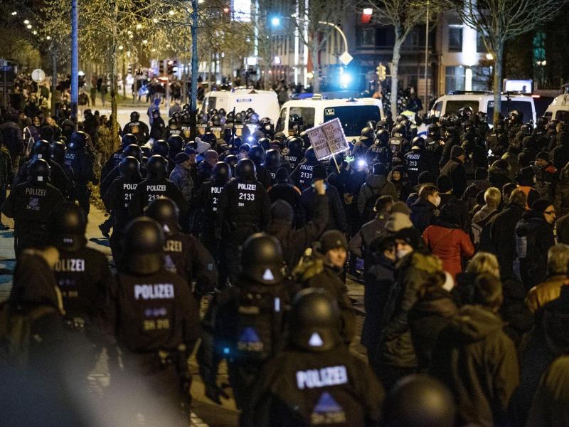 9000 Menschen bei Protesten gegen Corona-Politik