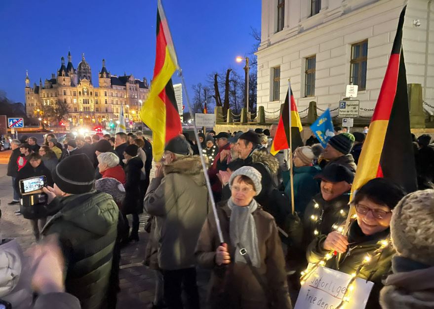 Schwerin: AfD-Kundgebung vor der Staatskanzlei