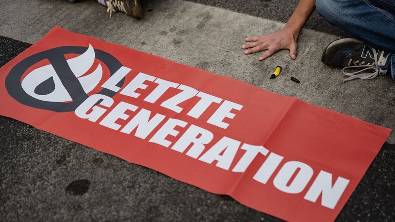 Klimakleber blockieren nun auch in Rostock